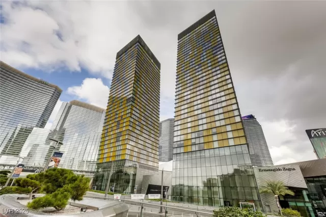 MLS: 2685388 Condo For Sale
