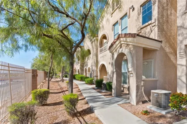 MLS: 2685419 Condo For Sale