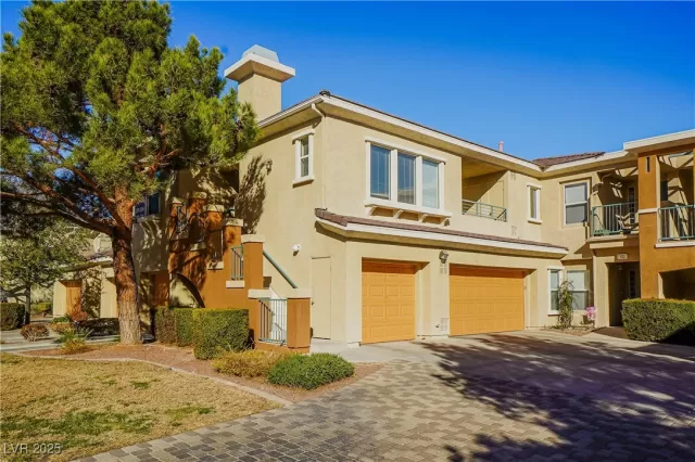 MLS: 2685526 Condo For Sale