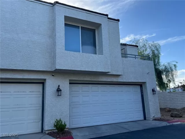 MLS: 2685536 Condo For Sale