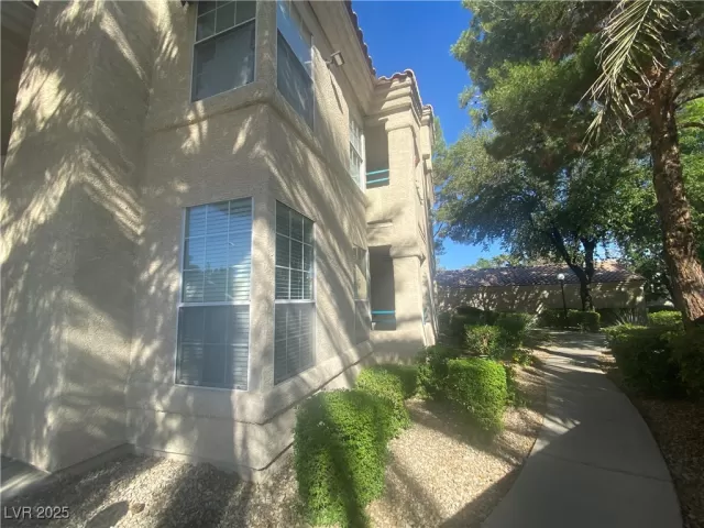 MLS: 2685558 Condo For Sale