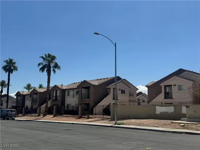 MLS: 2685575 Condo For Sale