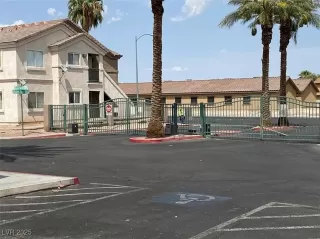 Photo #4: 2685575 Listing