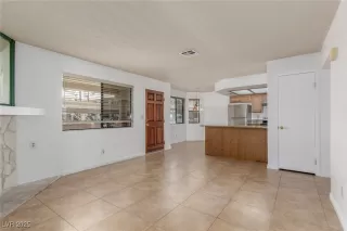 Photo #6: 2685628 Listing