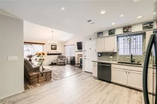 Photo #4: 2685629 Listing