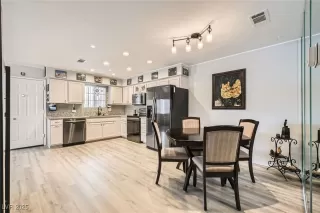 Photo #6: 2685629 Listing