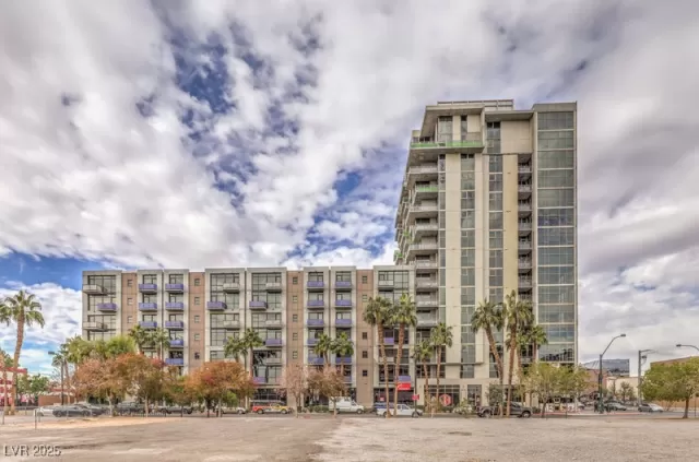 MLS: 2685722 Condo For Sale