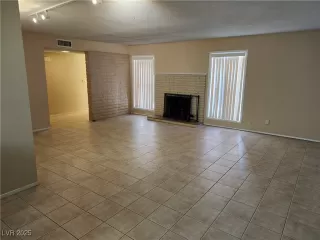 Photo #5: 2685752 Listing