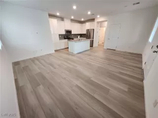 Photo #1: 2685802 Listing