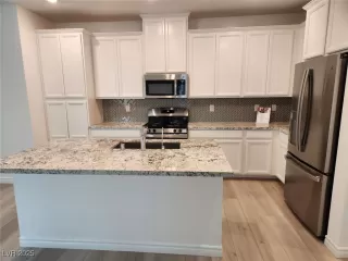 Photo #2: 2685802 Listing