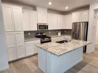 Photo #3: 2685802 Listing