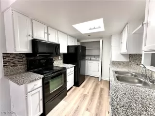 Photo #1: 2685819 Listing 