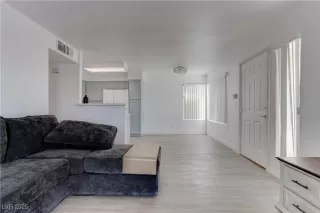 Photo #3: 2685862 Listing