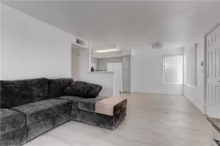 Photo #4: 2685862 Listing