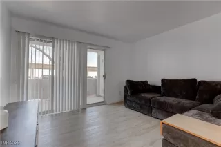 Photo #5: 2685862 Listing