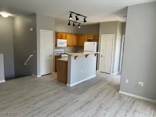 Photo #3: 2685951 Listing