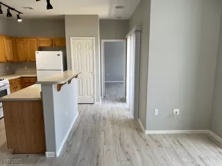 Photo #5: 2685951 Listing