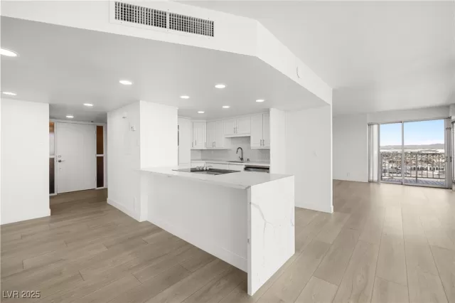 MLS: 2685962 Condo For Sale