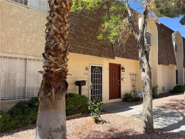 MLS: 2685966 Condo For Sale