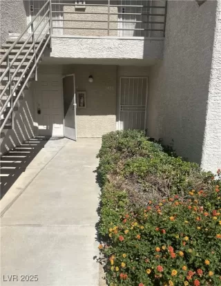 Photo #4: 2685993 Listing