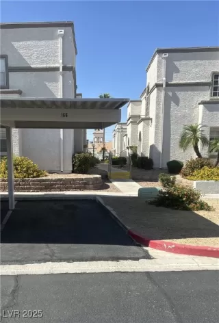 Photo #5: 2685993 Listing