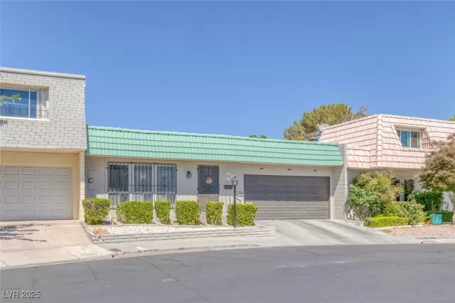 MLS: 2685997 Condo For Sale