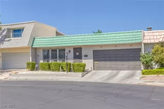 Photo #2: 2685997 Listing