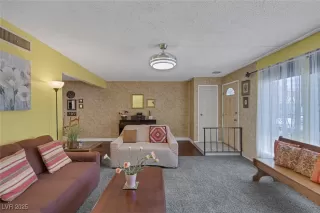 Photo #6: 2685997 Listing