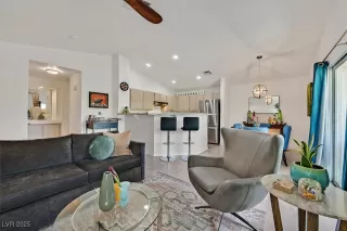 Photo #3: 2686004 Listing