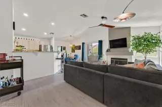 Photo #5: 2686004 Listing