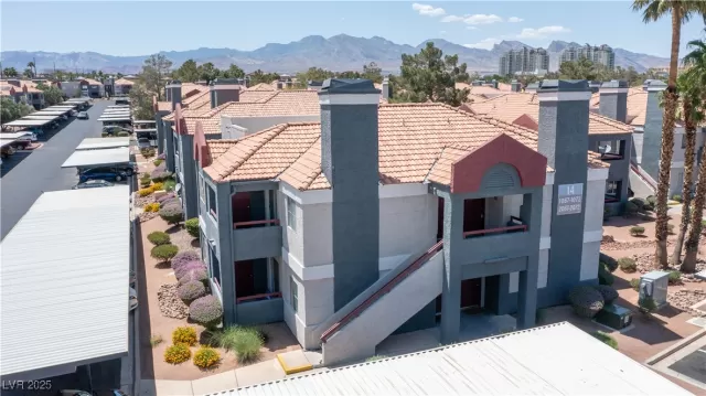 MLS: 2686051 Condo For Sale