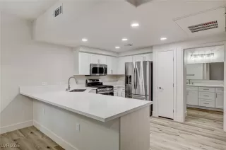 Photo #2: 2686052 Listing