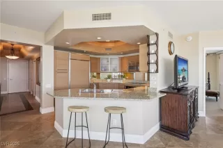 Photo #3: 2686139 Listing