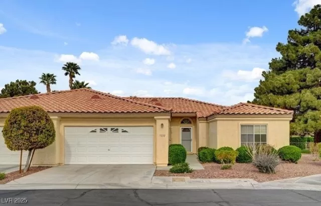 MLS: 2686259 Condo For Sale