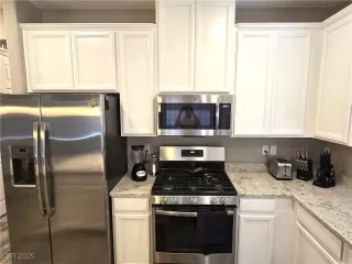 Photo #3: 2686356 Listing