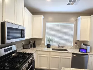 Photo #4: 2686356 Listing