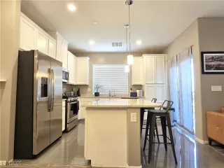 Photo #5: 2686356 Listing