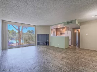 Photo #3: 2686388 Listing