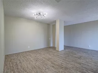 Photo #5: 2686388 Listing