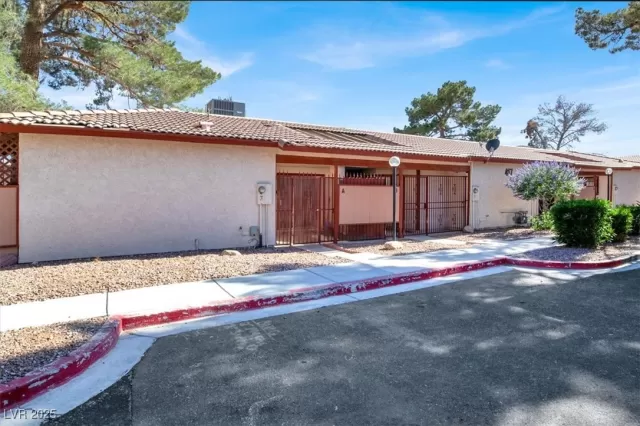 MLS: 2686522 Condo For Sale