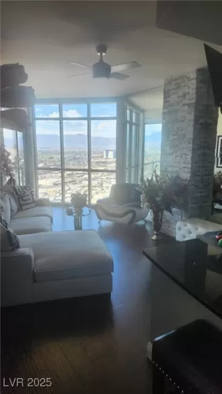 Photo #2: 2686525 Listing