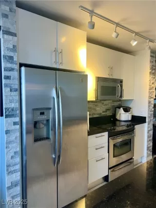 Photo #5: 2686525 Listing