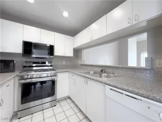 Photo #2: 2686578 Listing 