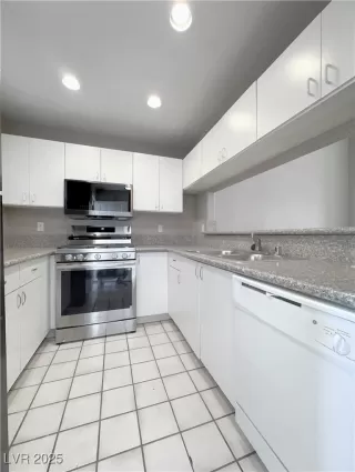 Photo #3: 2686578 Listing 