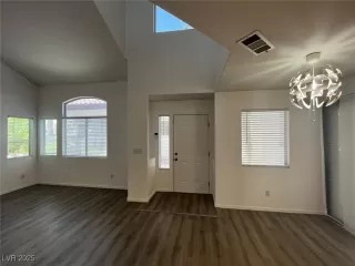 Photo #2: 2686607 Listing