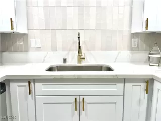 Photo #6: 2686655 Listing