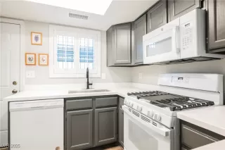 Photo #2: 2686662 Listing