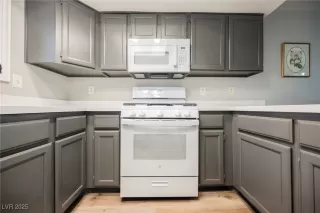 Photo #5: 2686662 Listing