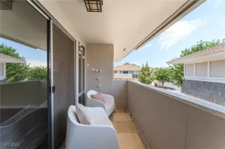 Photo #3: 2686699 Listing