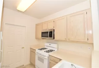 Photo #2: 2686759 Listing 